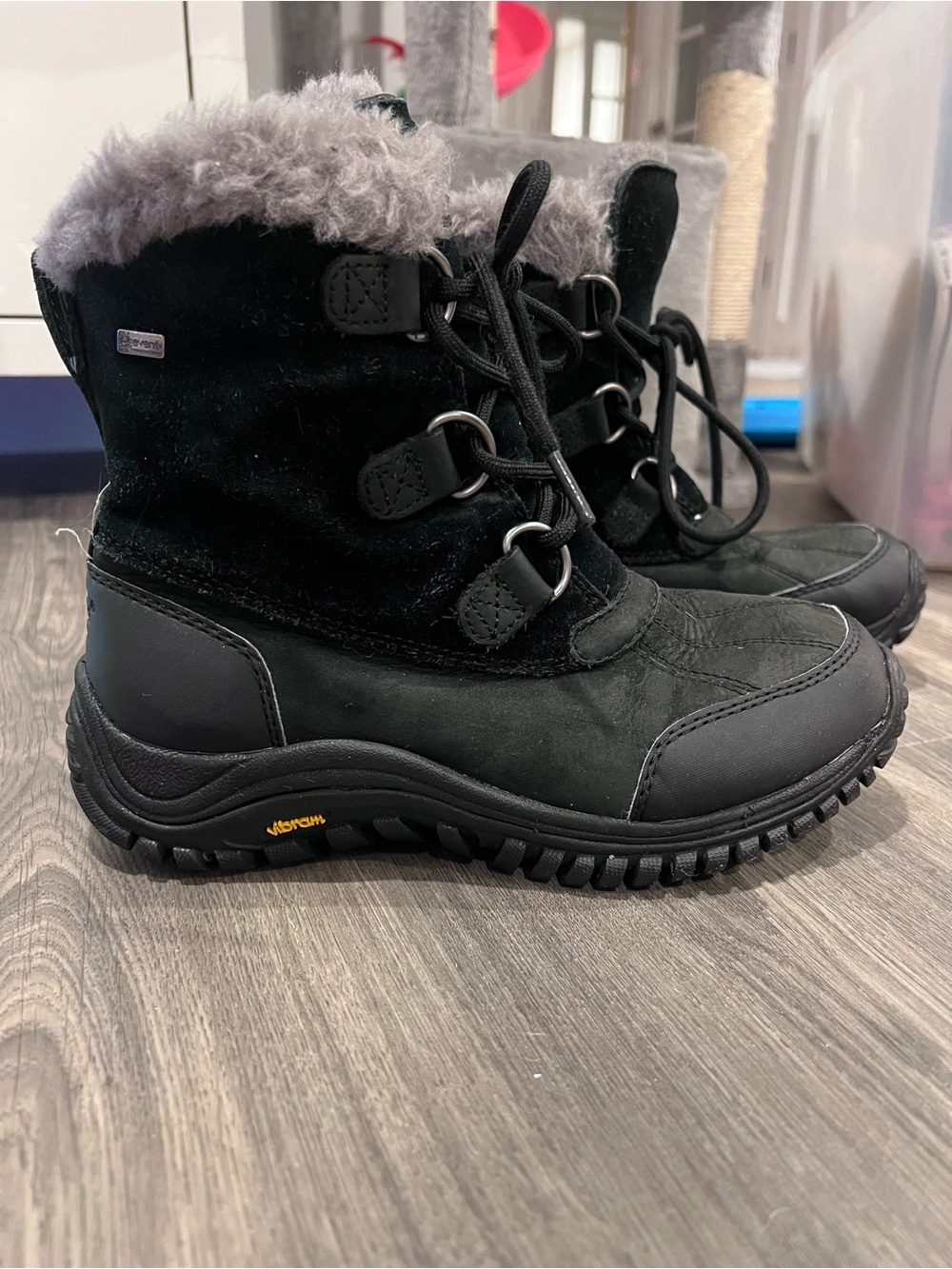 UGG Ostrander Waterproof Winter Boots Black Faux-Fur Trim.Size 6